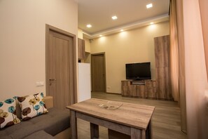 Comfort-Apartment, 1 Doppelbett | Wohnbereich | Flachbildfernseher