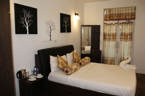 Kahden hengen deluxe-huone, 1 makuuhuone, vuoristonäköala, vuorten lähellä | 1 makuuhuone, työpöytä, äänieristys, ilmaiset vauvansängyt