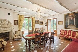 Deluxe Villa, 2 Bedrooms | Living area