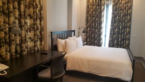Sala Villas | 1 bedroom, minibar, in-room safe, desk - Sala Villas (Pattaya)