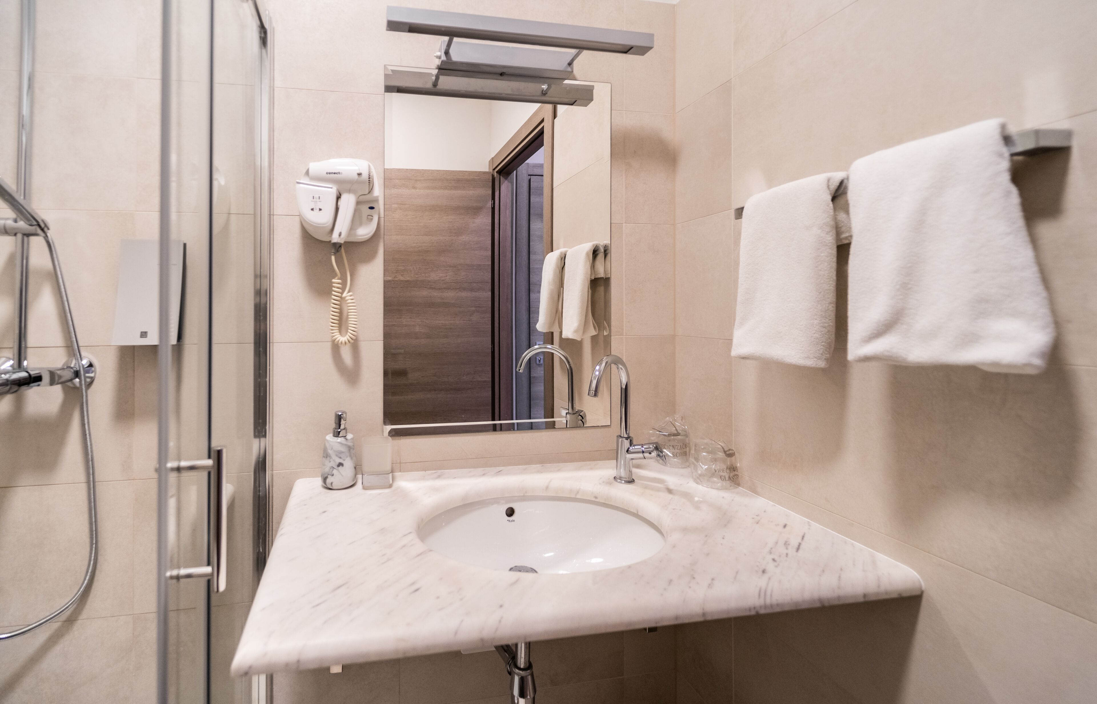 Foto - Tifani Luxury Rooms 2
