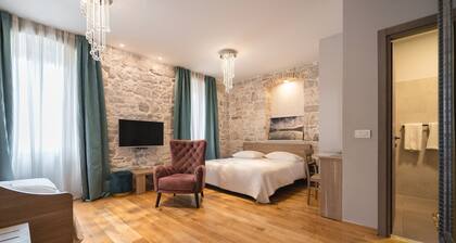 Tifani Luxury Rooms 2