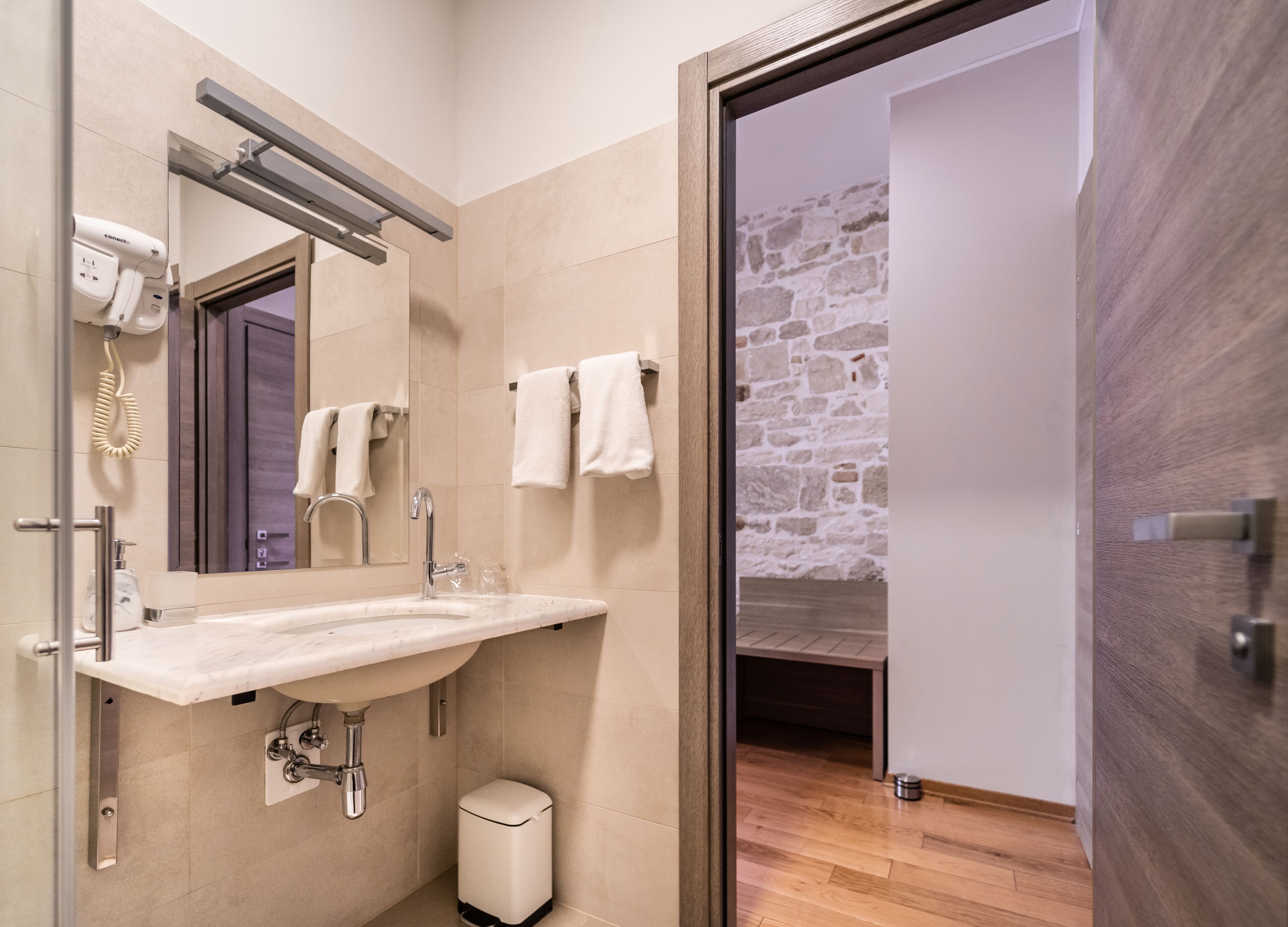 Foto - Tifani Luxury Rooms 2