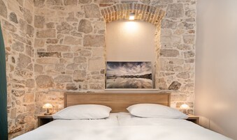 Triple Room | Desk, iron/ironing board, free WiFi