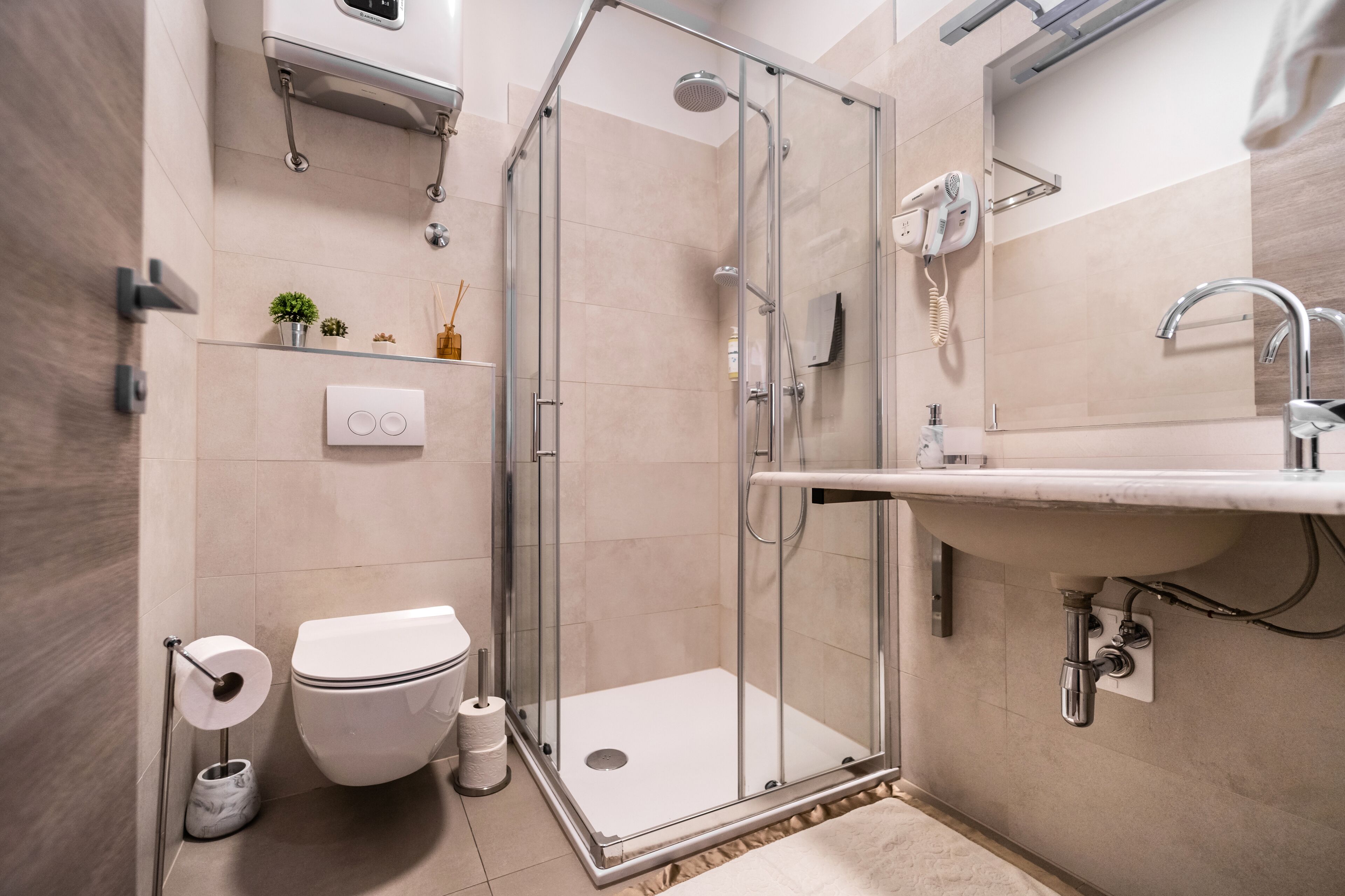 Foto - Tifani Luxury Rooms 2
