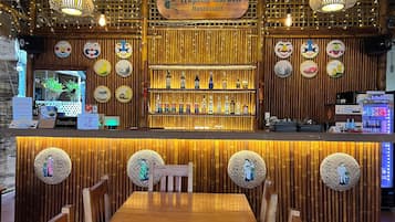 Breakfast, lunch, dinner served; Vietnamese cuisine