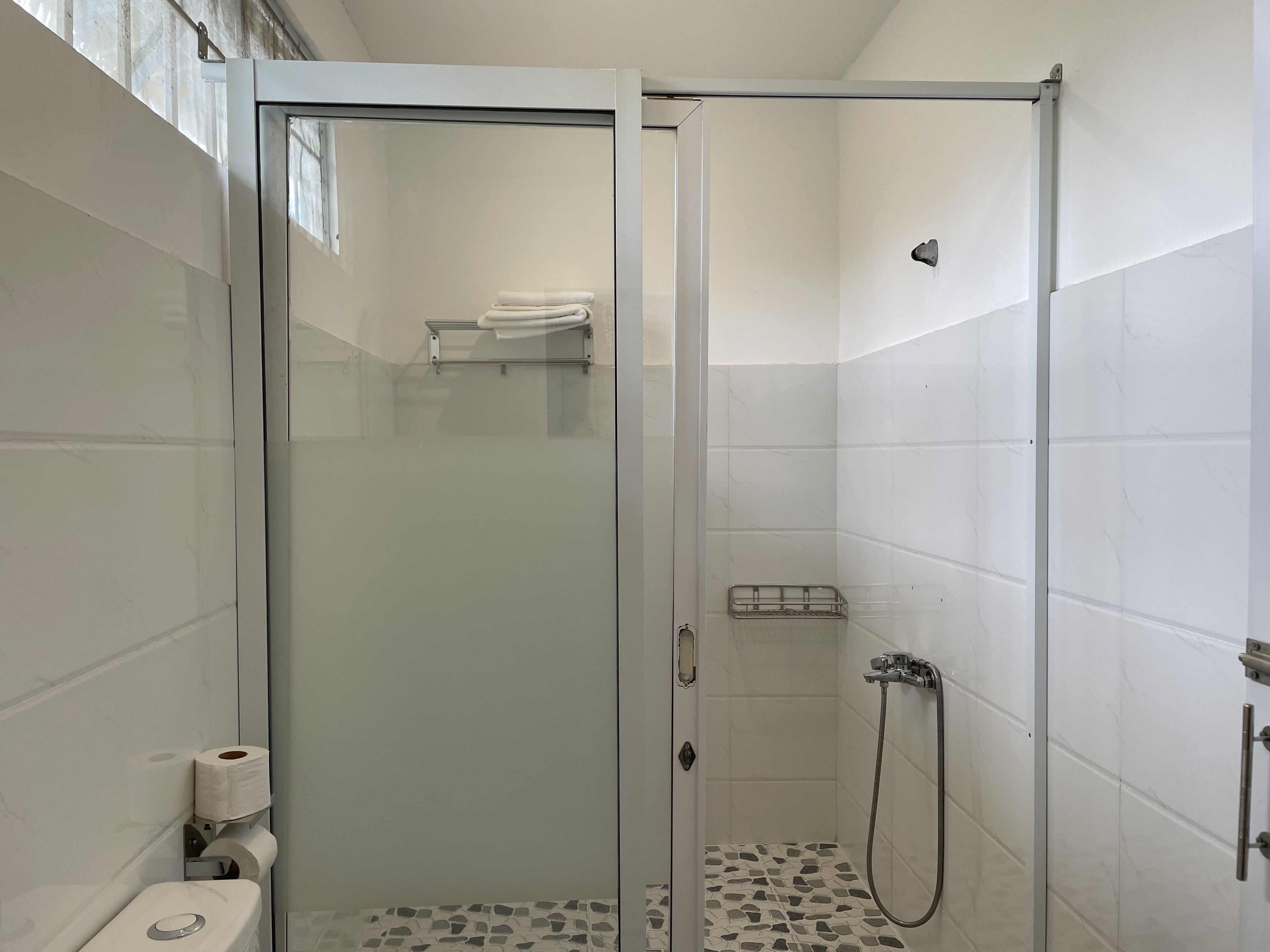 Deluxe Bungalow, 1 Queen Bed, Kitchen, Garden View | Bathroom | Shower, hydromassage showerhead, designer toiletries, hair dryer