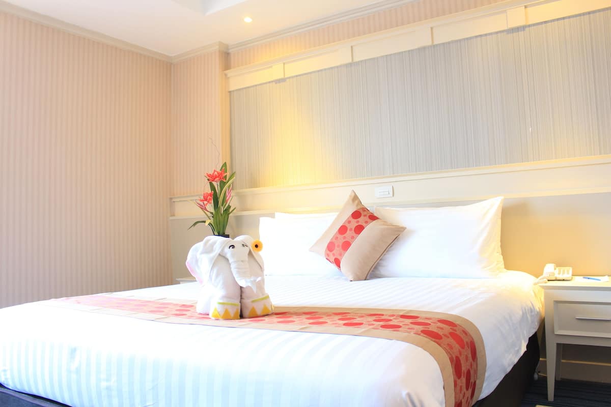 Deluxe Double Room | Desk, free WiFi, bed sheets