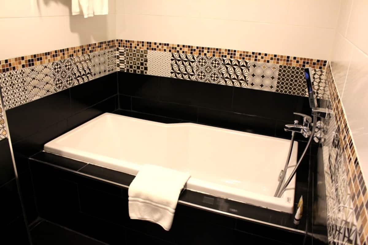 Junior Suite | Bathroom | Free toiletries, hair dryer, towels