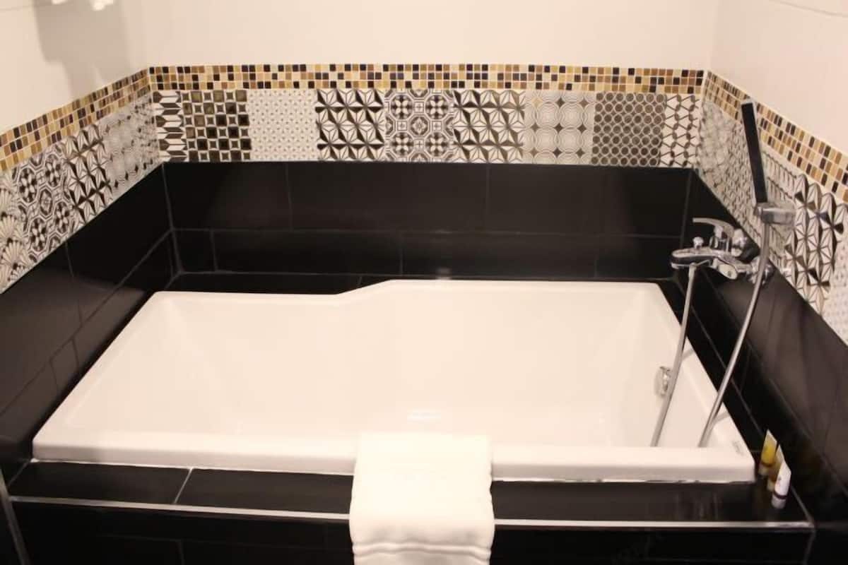 Bathroom | Free toiletries, hair dryer, towels