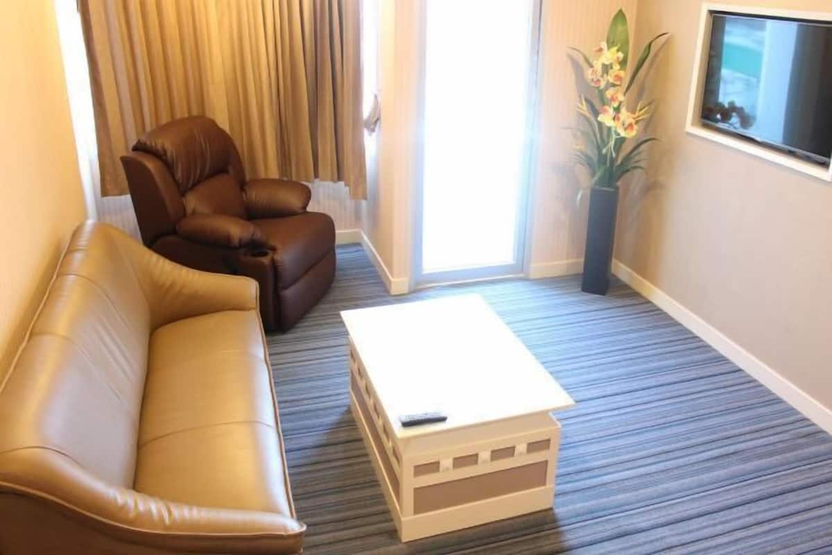 Living area | Flat-screen TV