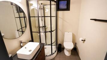 Economy Double Room | Bathroom | Rainfall showerhead, heated floors, towels