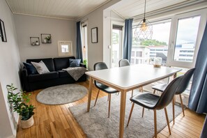 Camping Suit - Stranda Feriesenter | Oppholdsområde | TV