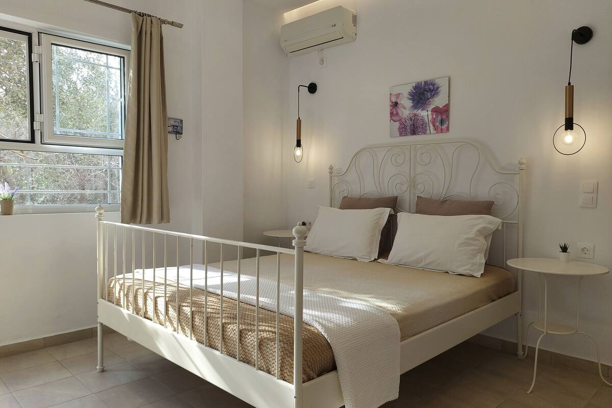 Apartment, 1 Bedroom, Garden View, Ground Floor | In-room safe, individually decorated, blackout curtains