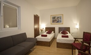 In-room safe, free WiFi - Marco Polo Malta Hostel (St. Julian's)