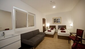 View from room - Marco Polo Malta Hostel (St. Julian's)