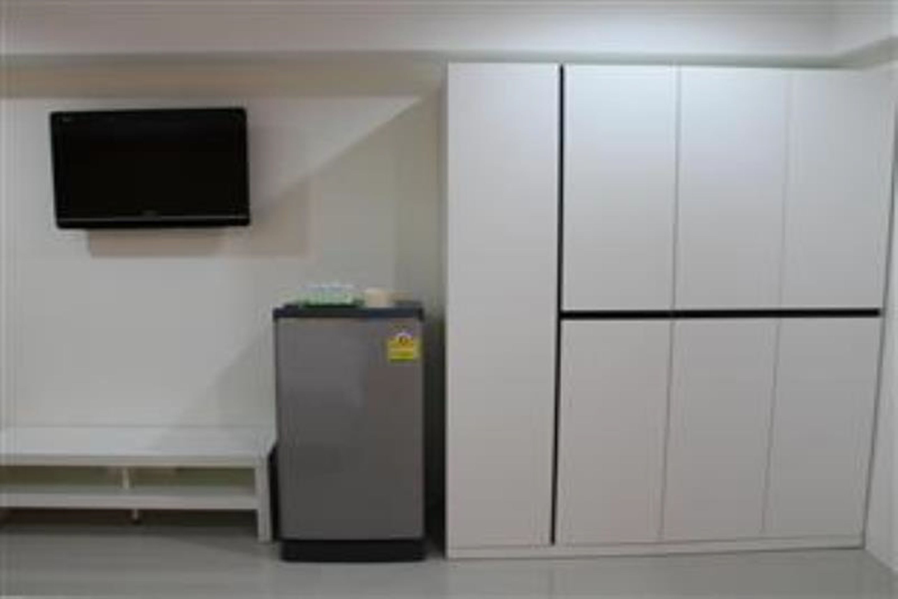 standard room | mini fridge