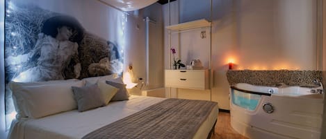 Chambre Luxe Double ou avec lits jumeaux, 1 chambre, baignoire à jets, vue ville | Wi-Fi gratuit, draps fournis
