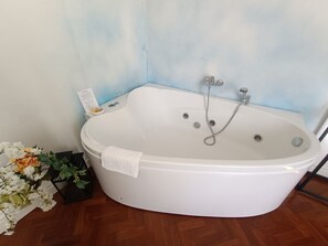 Bañera de hidromasaje privada