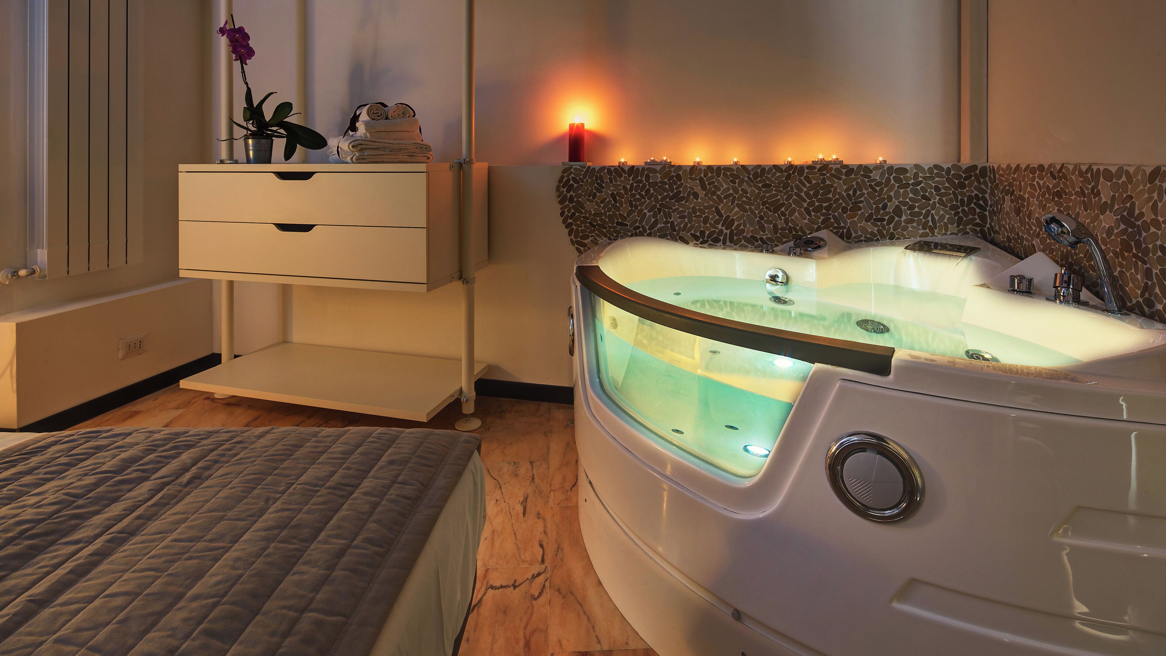 Luxe kamer, 1 twee- of 2 eenpersoonsbedden, 1 slaapkamer, bubbelbad, uitzicht op stad | Gratis wifi, beddengoed