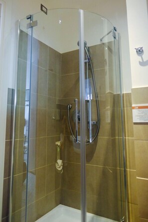 Economy Double Room | Bathroom shower