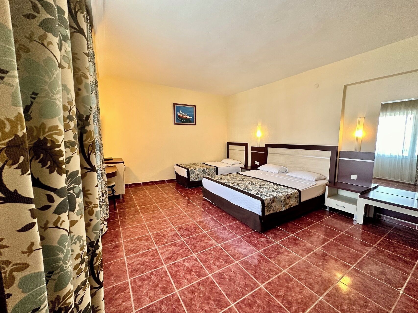 Premium bedding, minibar, free WiFi
