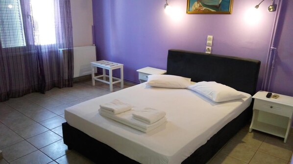 Iron/ironing board, free WiFi, bed sheets