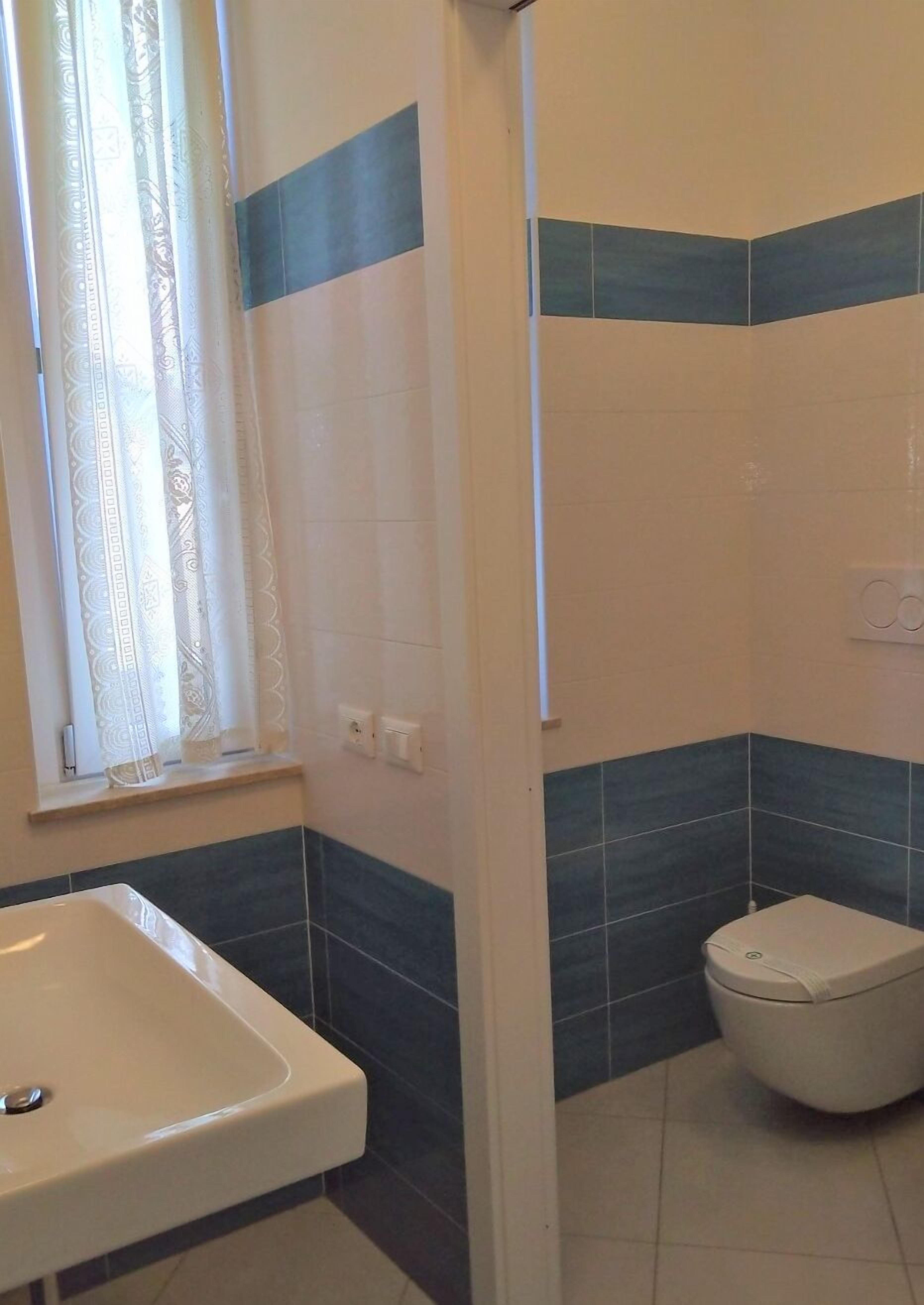 quadruple room | bathroom | shower, rainfall showerhead, free toiletries, hair dryer