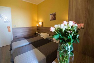 Twin Room | Premium bedding, minibar, in-room safe, desk