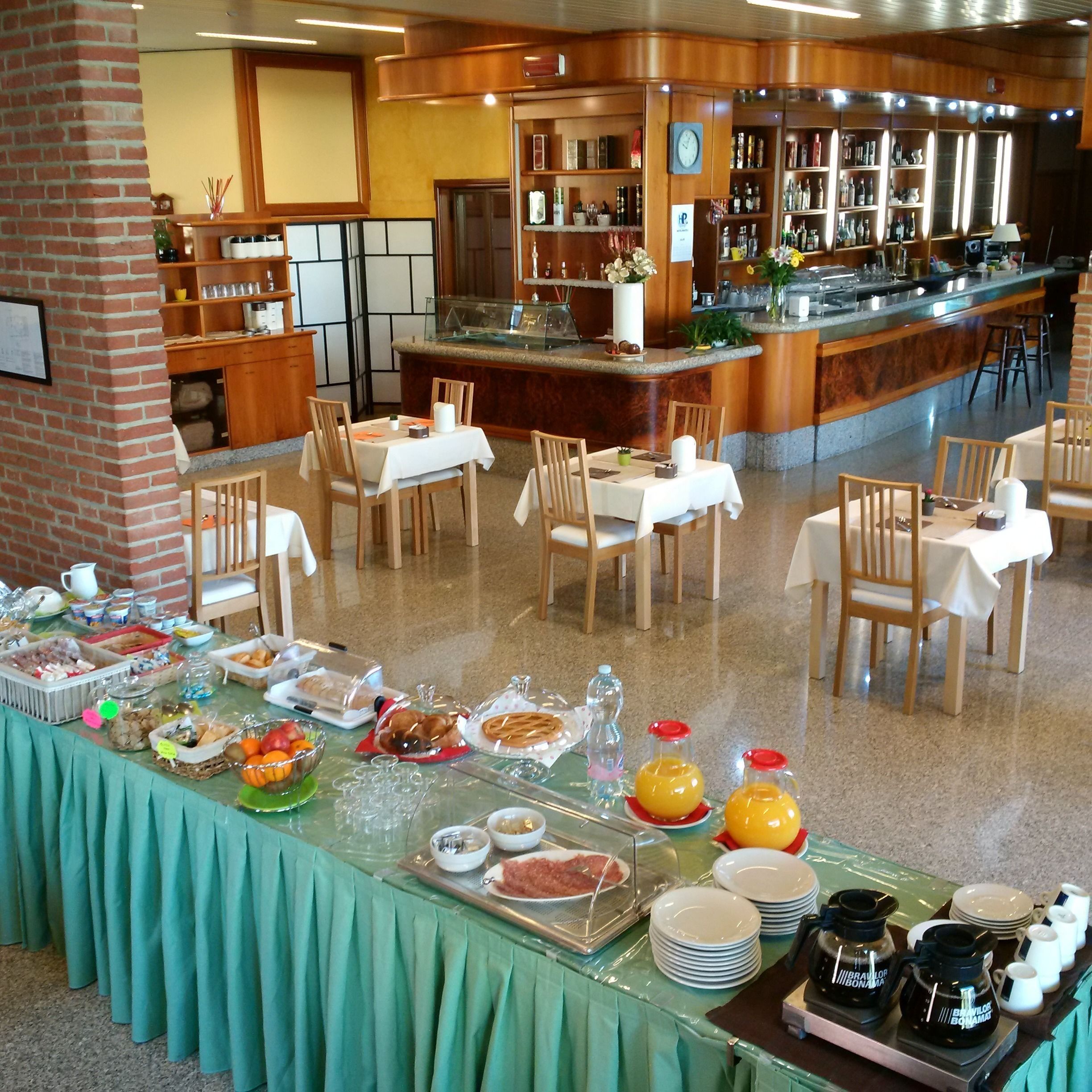 Petit déjeuner buffet servi tous les jours en supplément