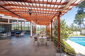 Indoor pool, outdoor pool, open 9:00 AM to 7:00 PM, pool loungers - San Jose de Puembo Quito Airport, an Ascend Collection Hotel (Puembo)