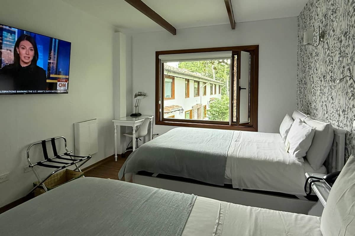 Traditional Room, 2 Double Beds, Non Smoking, Garden View
