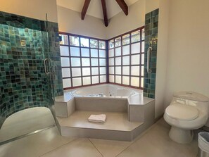Junior Suite, 1 king bed | Bathroom