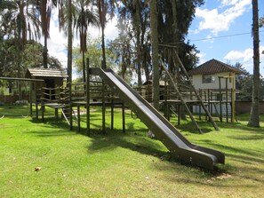 子供用の遊び場 - 屋外