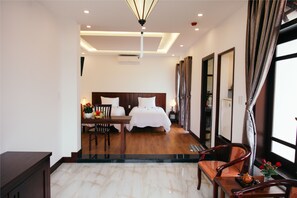 Minibar, in-room safe, individually decorated, individually furnished