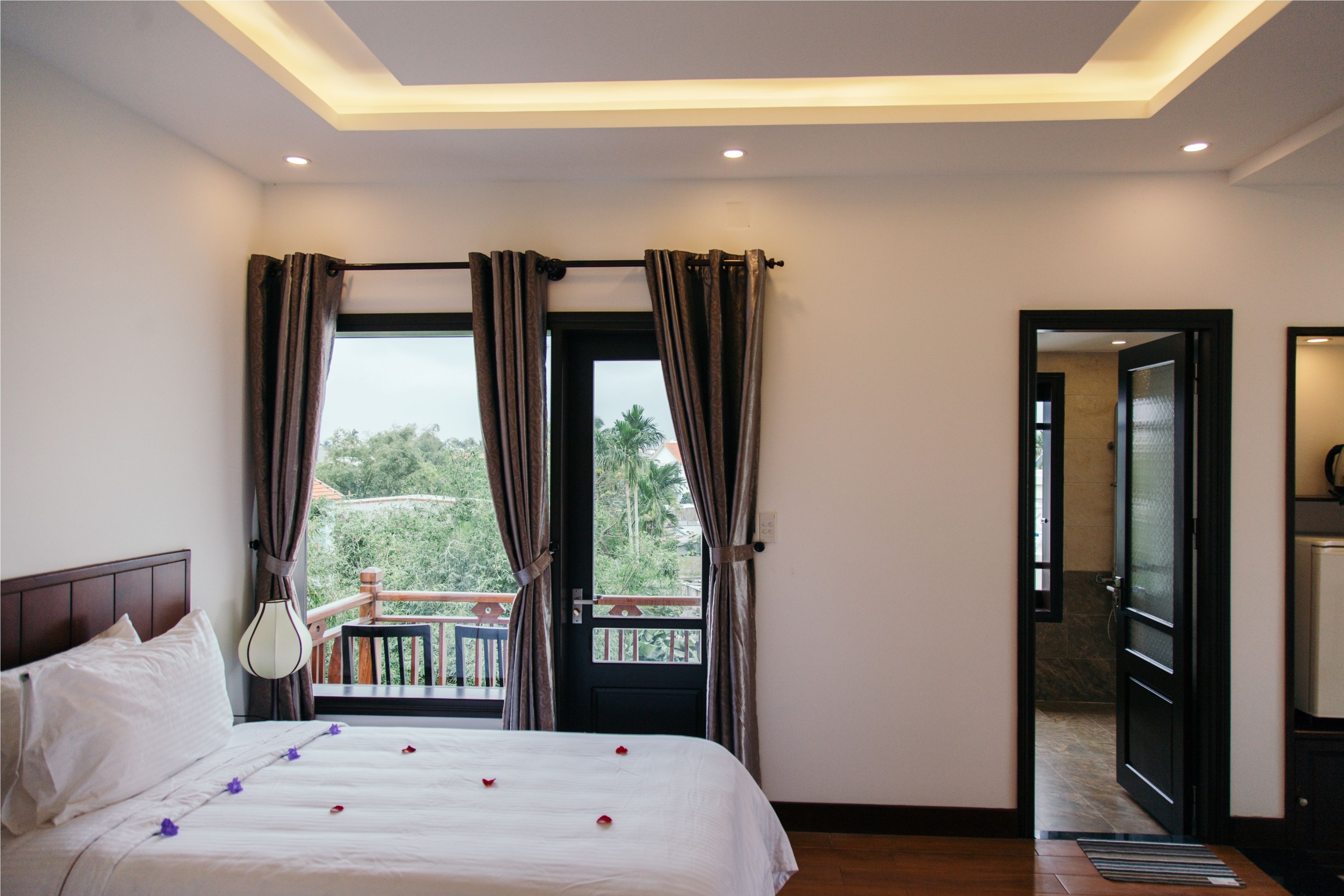 minibar, in-room safe, individually decorated, individually furnished