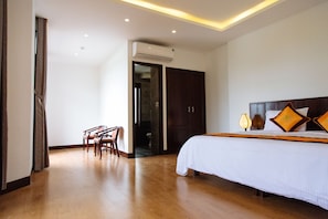 Minibar, in-room safe, individually decorated, individually furnished - Hoi An Golden Rice Villa (Da Nang)