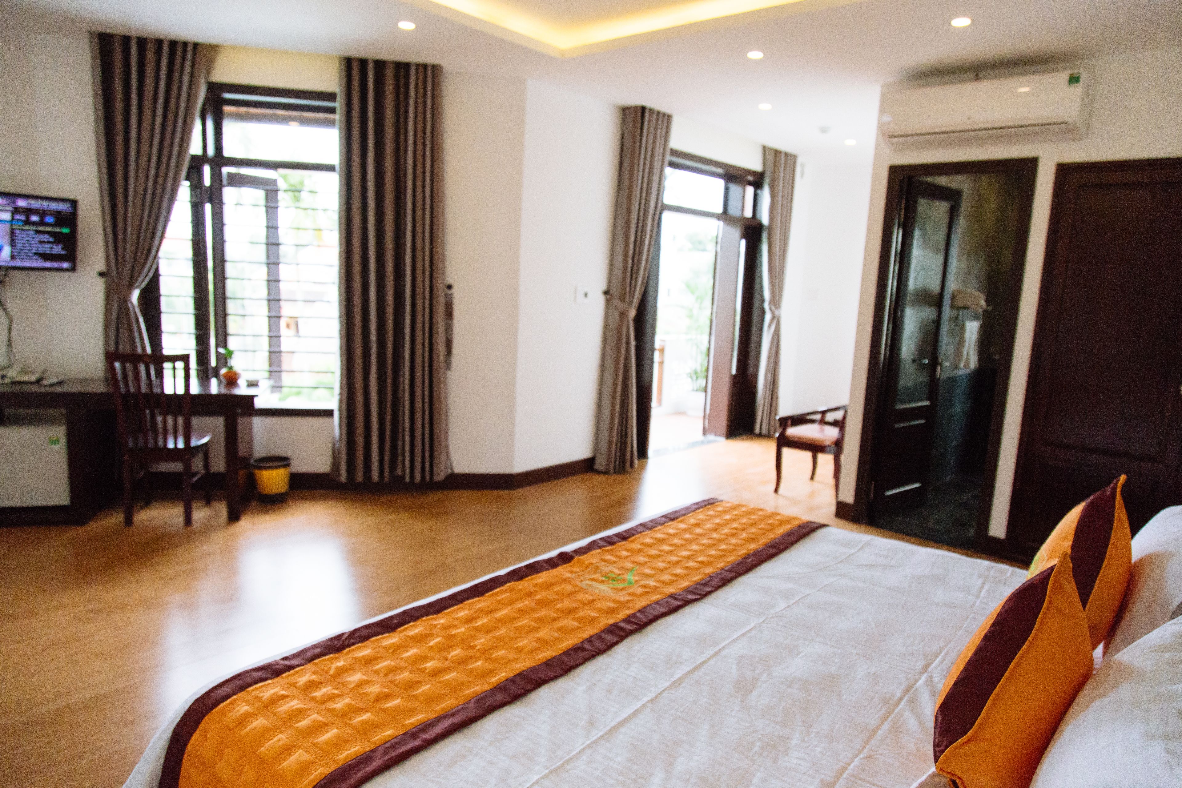 minibar, in-room safe, individually decorated, individually furnished