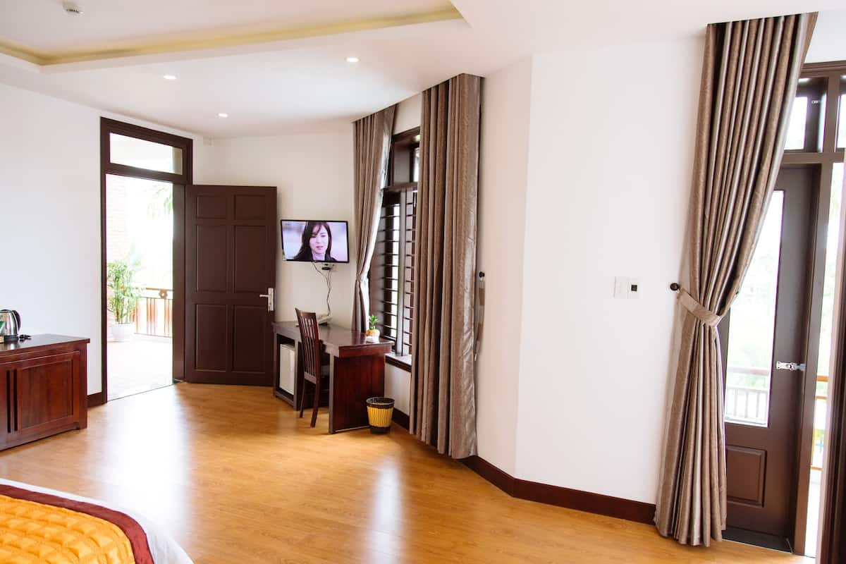 Panoramic Triple Room, 1 Bedroom, Non Smoking, Pool View | Minibar, in-room safe, desk, laptop workspace