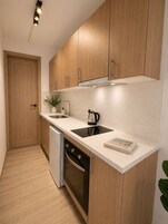 Estudio, balcón | Cocina privada | Frigorífico pequeño, microondas, horno y placa de cocina