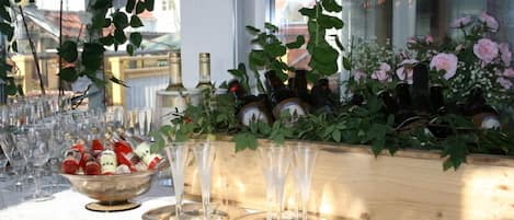 Lunch and dinner served, Scandinavian cuisine