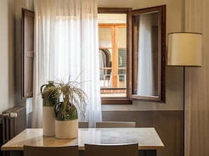 Comfort Apartment (split level - Dadaioli) | Living area | Flat-screen TV - Canto degli Scali (Florence)