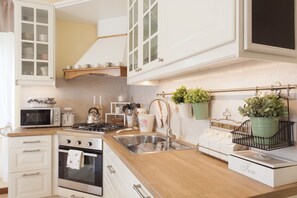 Apartment, 3 Bedrooms | Private kitchen - Nina Guest House (Castegnero)