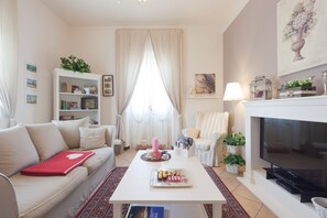 42-Zoll-Flachbildfernseher mit Satellitenempfang, Fernseher