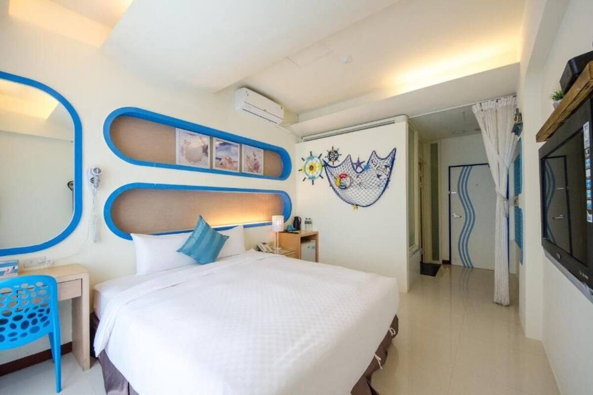 Desk, blackout drapes, WiFi (free), bed sheets