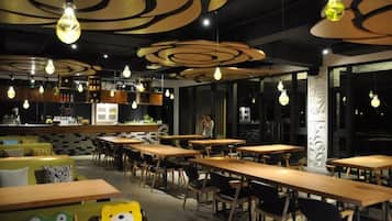 Breakfast, lunch, dinner served; Taiwanese cuisine