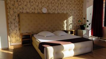 Deluxe-dobbeltværelse - 1 dobbeltseng | Pengeskab på værelset, lydisolering, gratis Wi-Fi