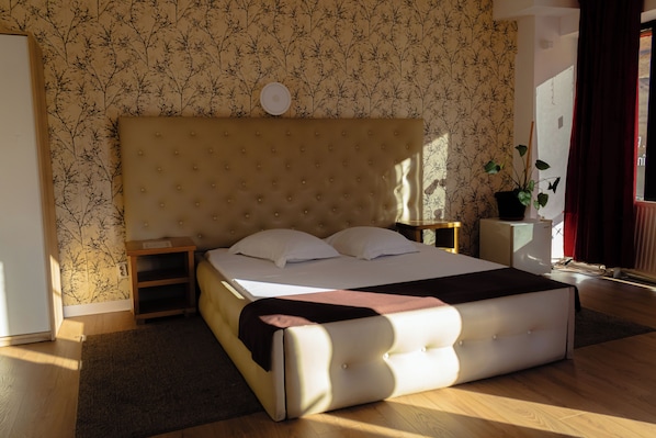Deluxe Double Room, 1 Double Bed | In-room safe, soundproofing, free WiFi