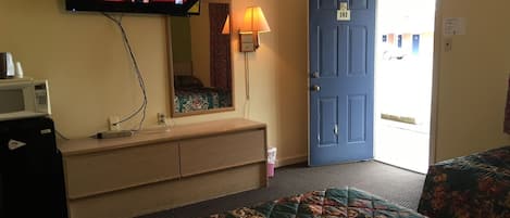 Desk, rollaway beds, free WiFi