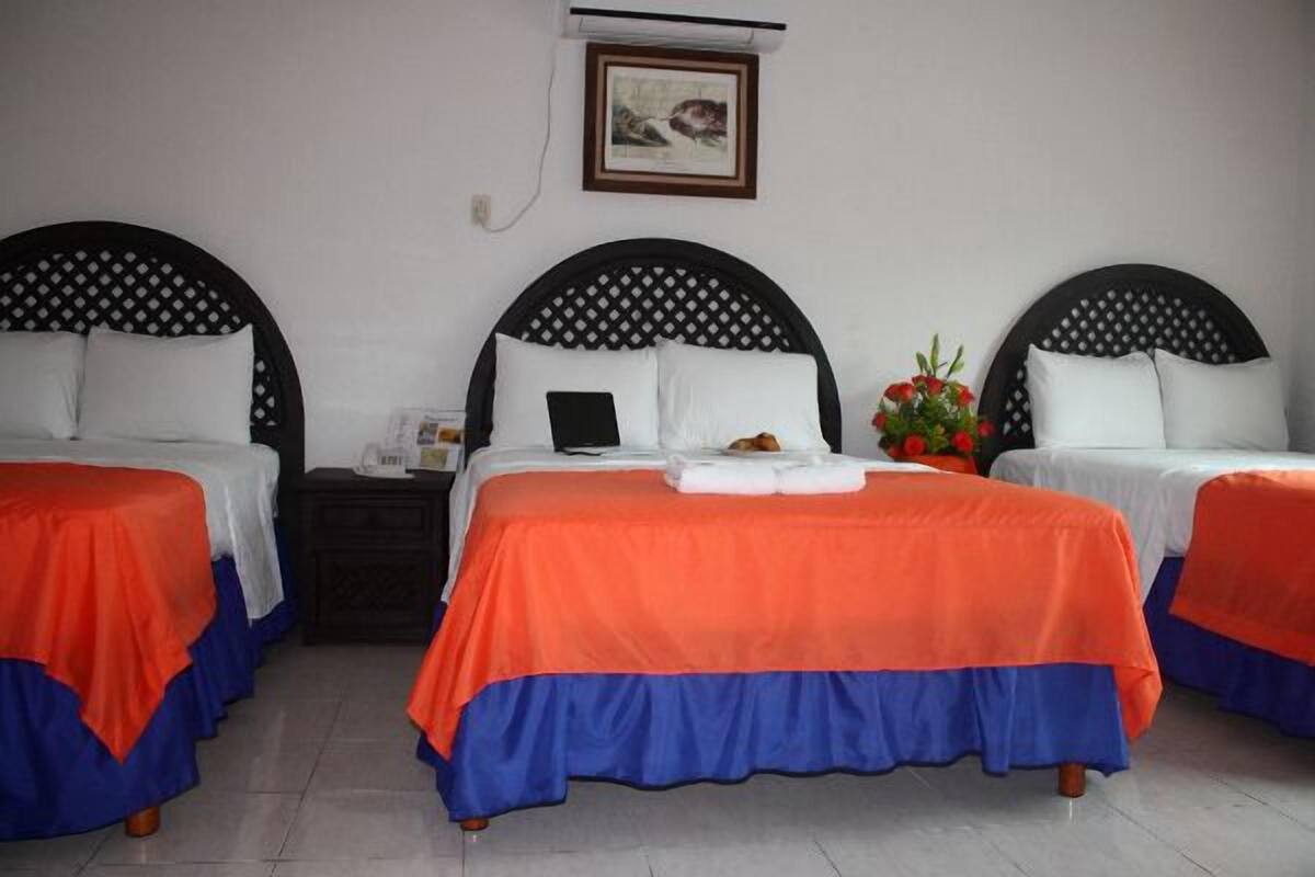 Habitación triple | Ropa de cama de alta calidad, escritorio, sistema de insonorización